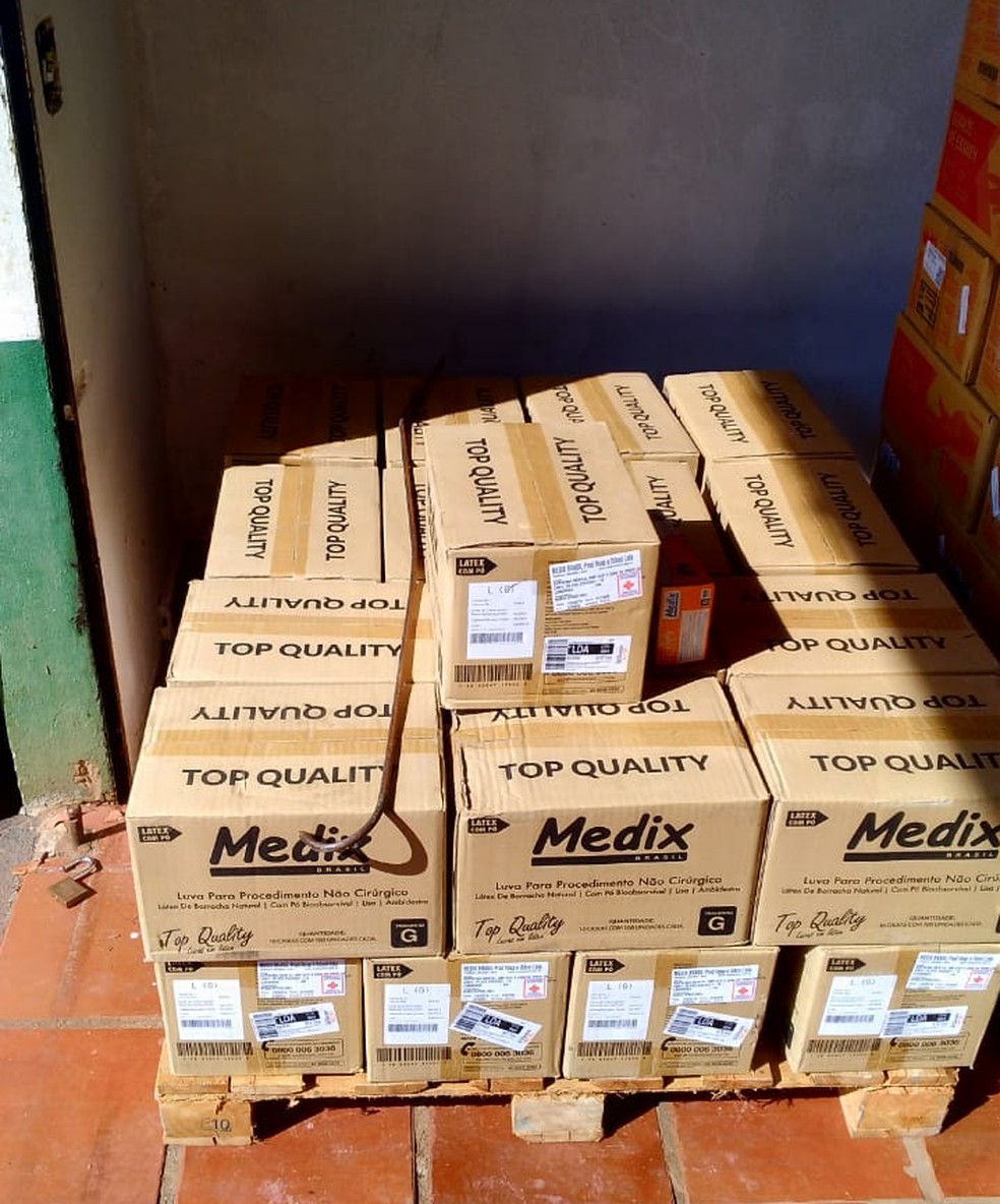 Caixas com os itens apreendidos foram levadas para a Secretaria Municipal de Saúde - Foto: MP-PR/Divulgação
