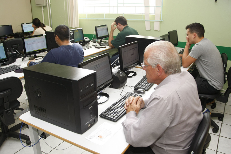 EJA abre inscrições para exames de conclusão de disciplinas e semestres . - Foto: Hedeson Alves/Arquivo SEED