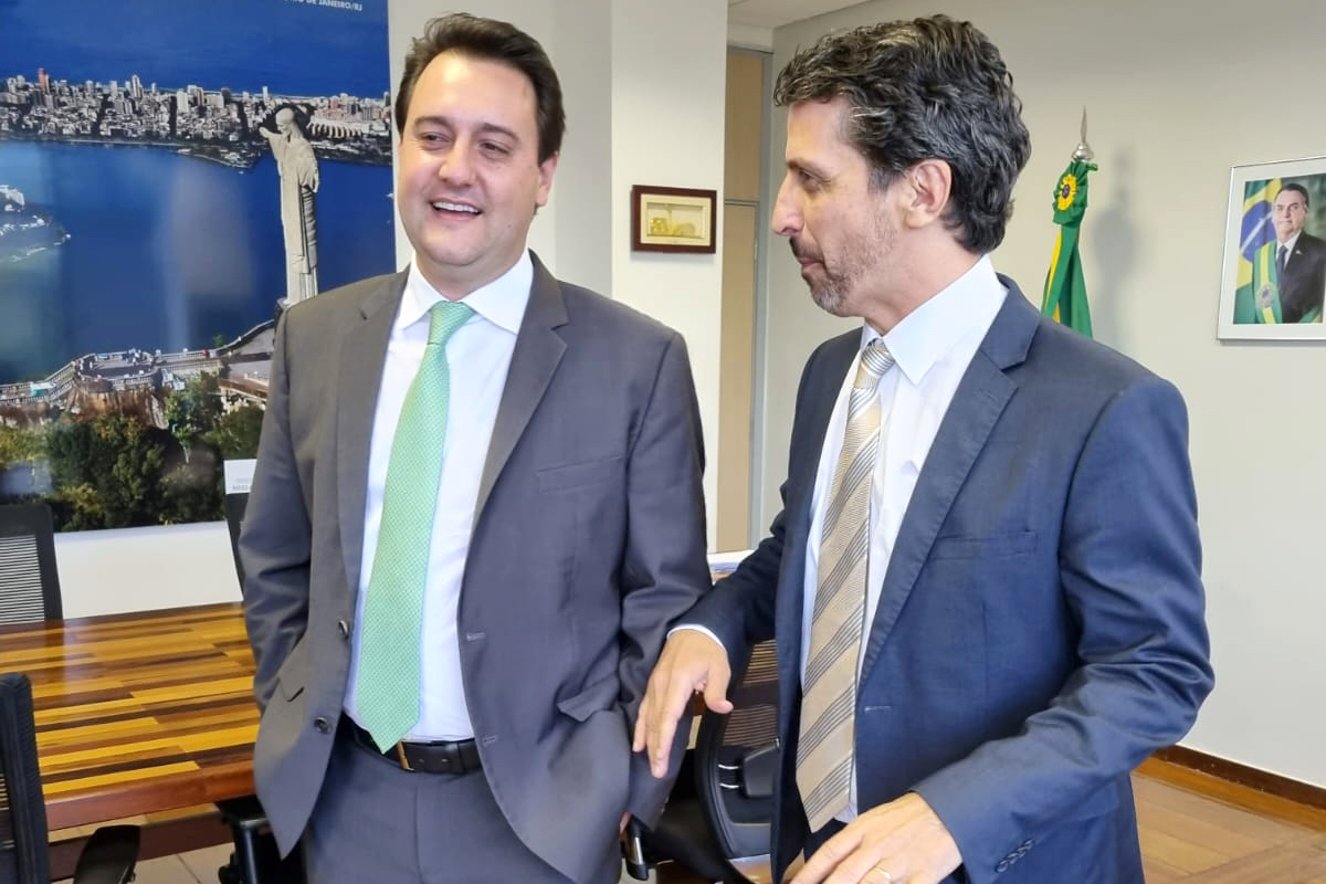 O governador Carlos Massa Ratinho Junior se reuniu nesta quinta-feira (10), em Brasília, com o ministro do Meio Ambiente, Joaquim Leite, e com presidente do Instituto Brasileiro do Meio Ambiente e dos