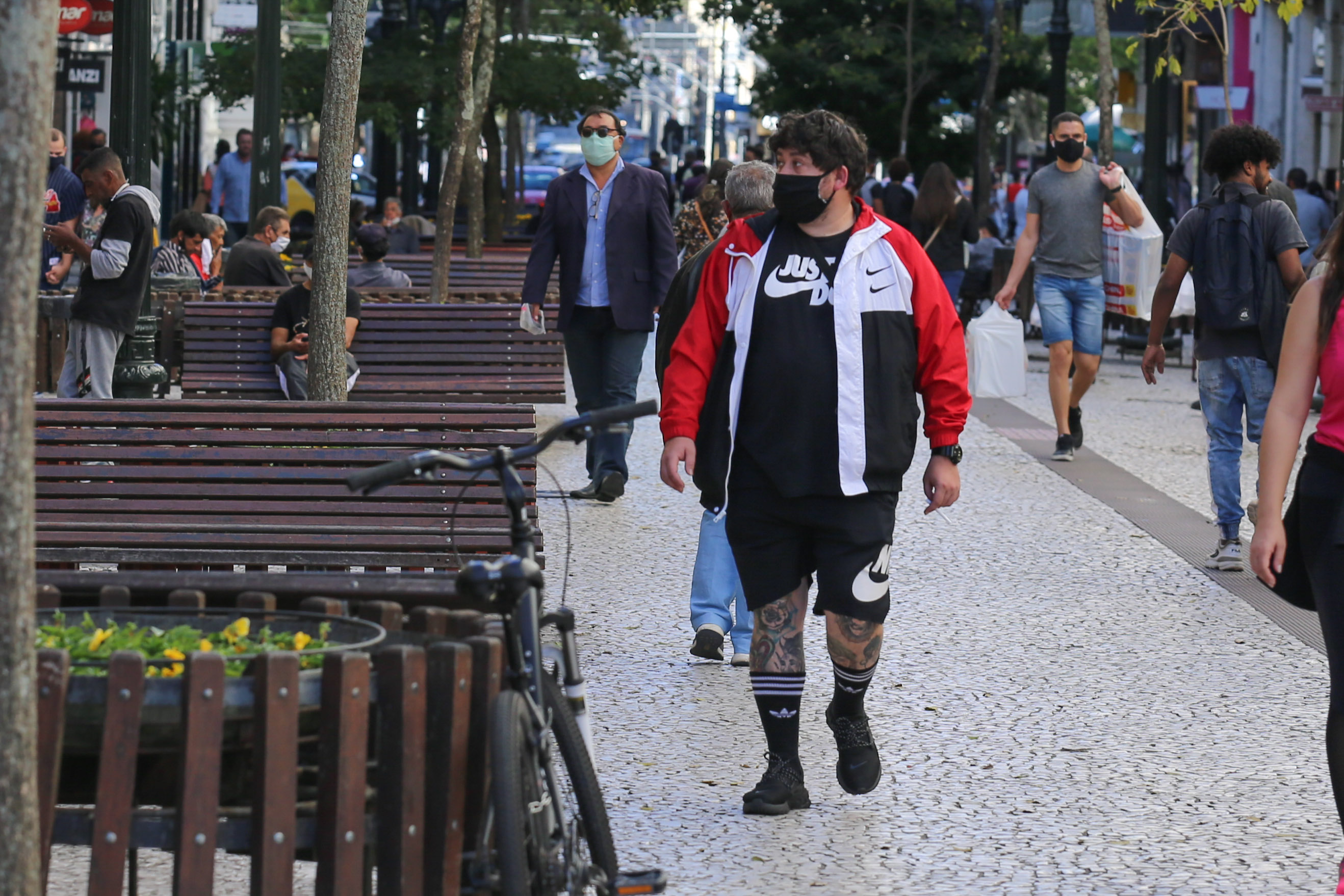 Governo propõe retirar obrigatoriedade do uso de máscaras em espaços abertos no Paraná Foto: Geraldo Bubniak/AEN