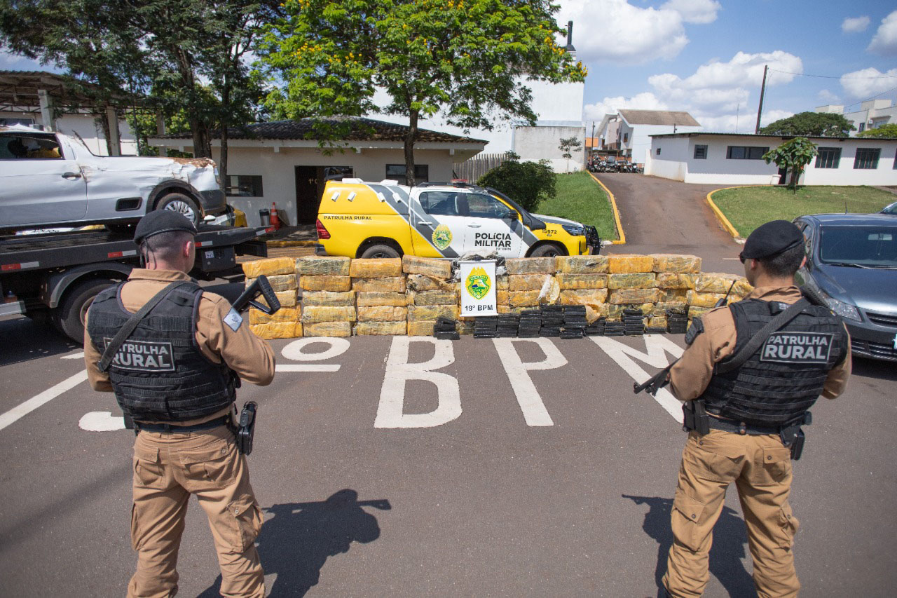 Policiais Militar apreende mais de uma tonelada de maconha no Oeste do Paraná - Foto: 19º BPM/PMPR