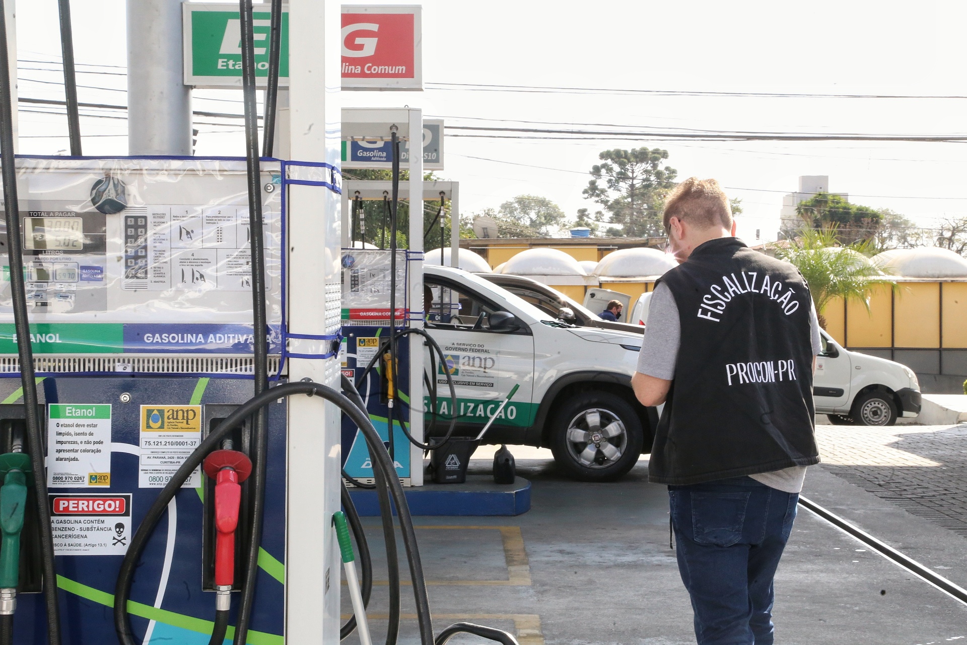 Procon-PR e Procons municipais fiscalizam postos de combustíveis Foto: Procon-PR