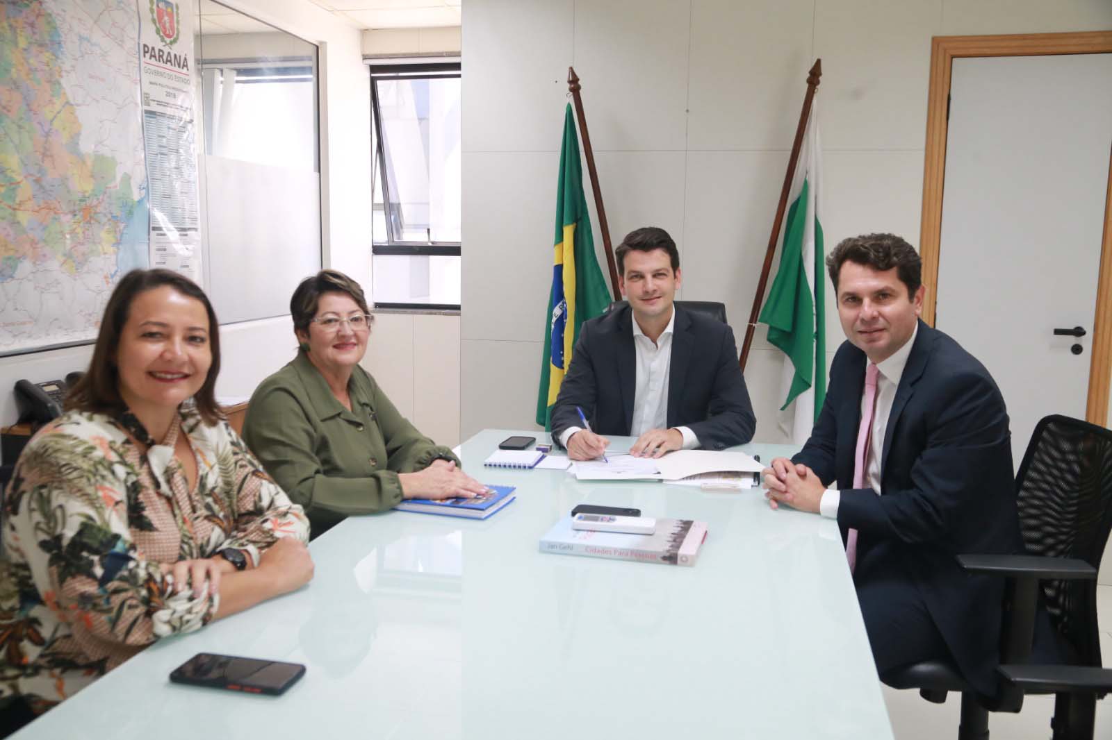 O menor município do Paraná, Jardim Olinda, com 1.309 habitantes (IBGE, 2021), está entre os beneficiados, nesta terça-feira (02), com ações de apoio ao desenvolvimento urbano do Governo do Estado, vi