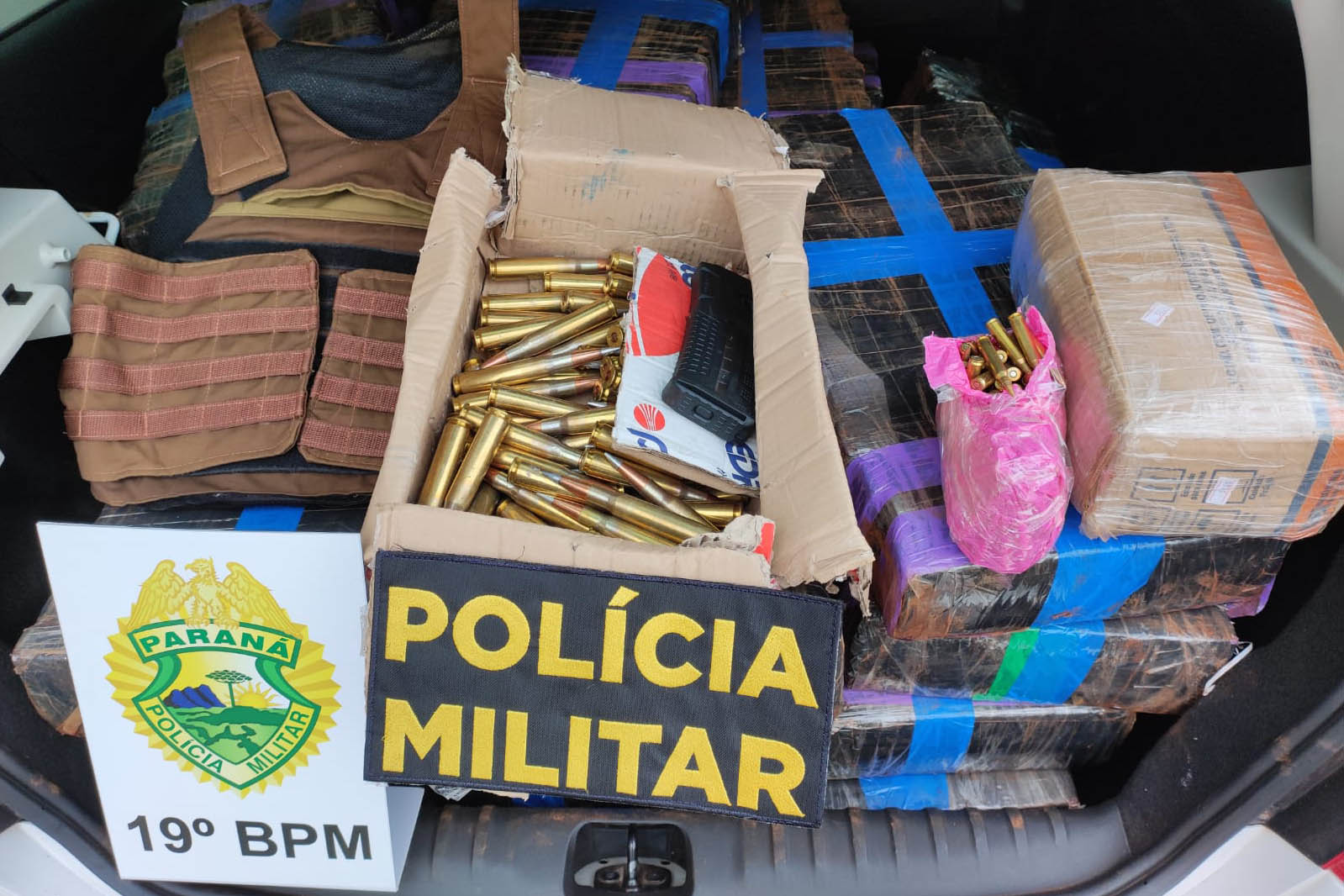 Polícia Militar apreende mais de mil munições de fuzil e 432 quilos de maconha em São José das Palmeiras Foto: PMPR