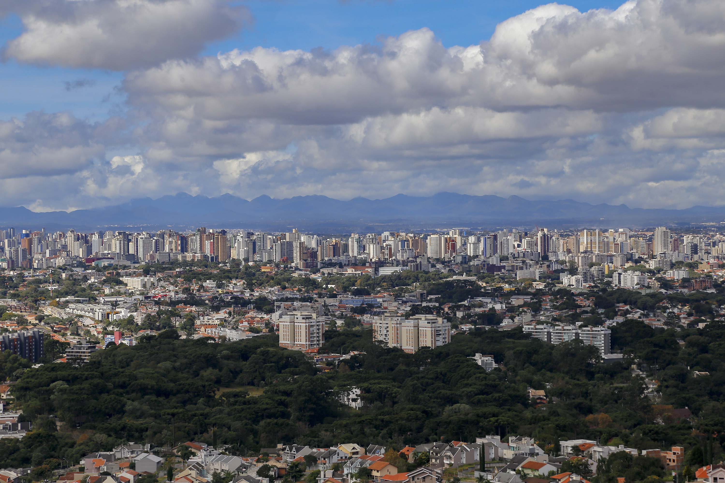 Regiões metropolitanas do Paraná cresceram acima da média nacional, aponta Censo 2022 - Na foto, Curitiba Foto: Gilson Abreu/AEN