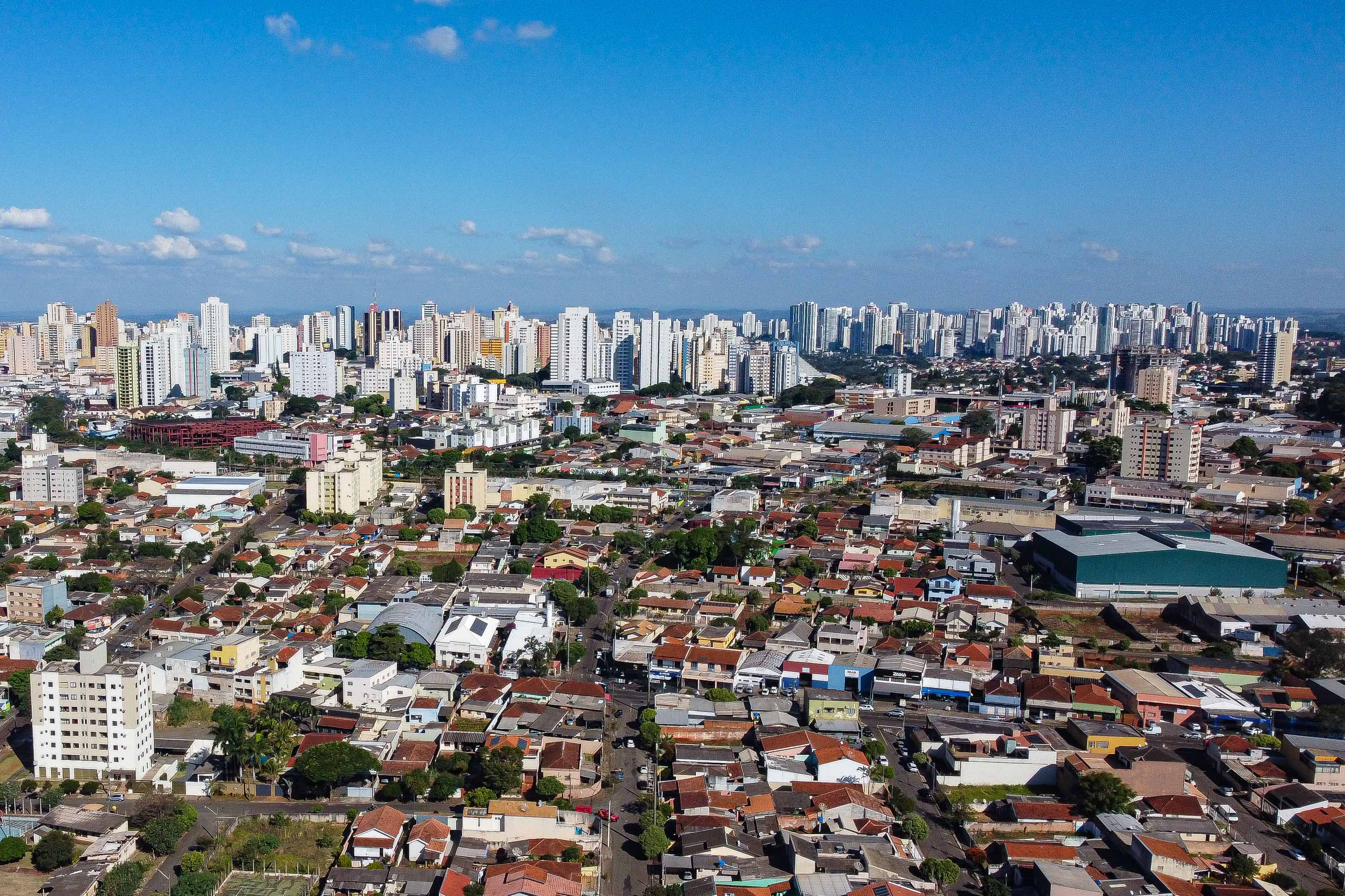 Governo do Estado libera R$ 6,6 milhões para pavimentação em Londrina e Rio Azul. Na foto, Londrina Foto: Roberto Dziura Jr/AEN