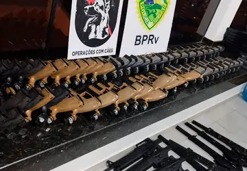 Polícia Militar apreende dois caminhões com 160 armas em Iporã e Perobal - Foto: PMPR