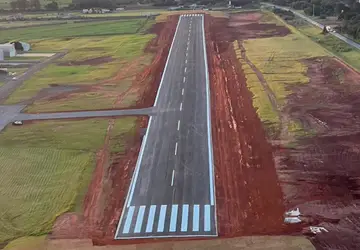 Com recursos do estado, aeroporto municipal de Arapongas está com pista nova Foto: DER