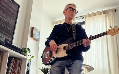 Morre Andy Rourke, baixista do The Smiths, aos 59 anos